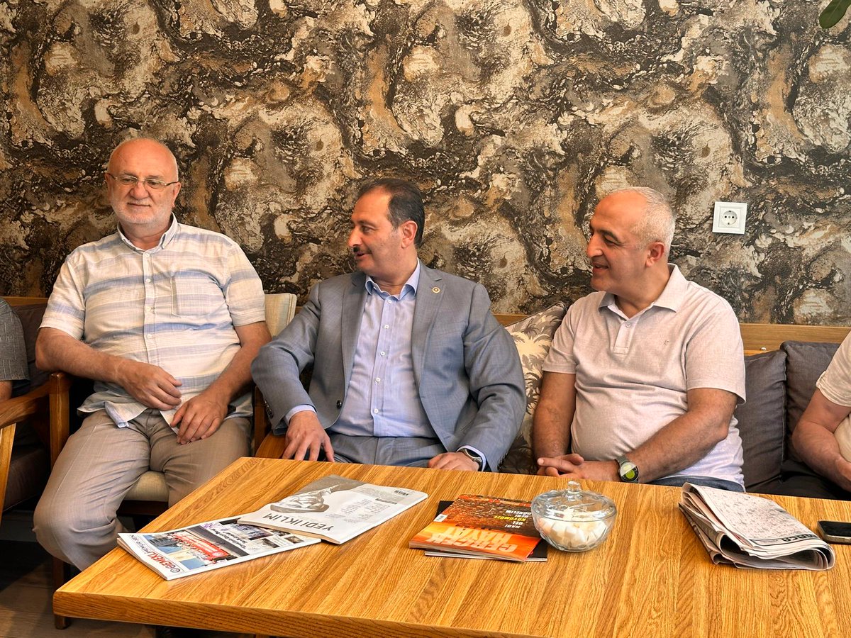 Tokat Milletvekilimiz Sayın  Dt. Cüneyt Aldemir ve Ak Parti İl ilçe yönetim kurulundan arkadaşlar sendika hizmet binamızda bizleri ziyaret ettiler. Çalışma hayatı, Kamu çalışanları ve emeklileri, Toplu sözleşme  süreçlerimiz hakkında bilgi vererek destek talebimizi bu vesileyle