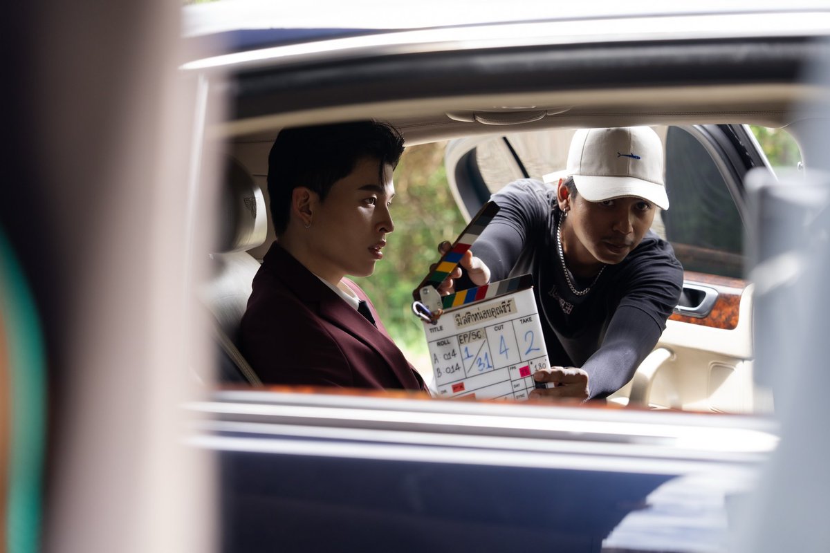 คุณธีร์ หล่อ ออล เดอะ ทาม มาก ☺️😂

#MeAndTheeSeries