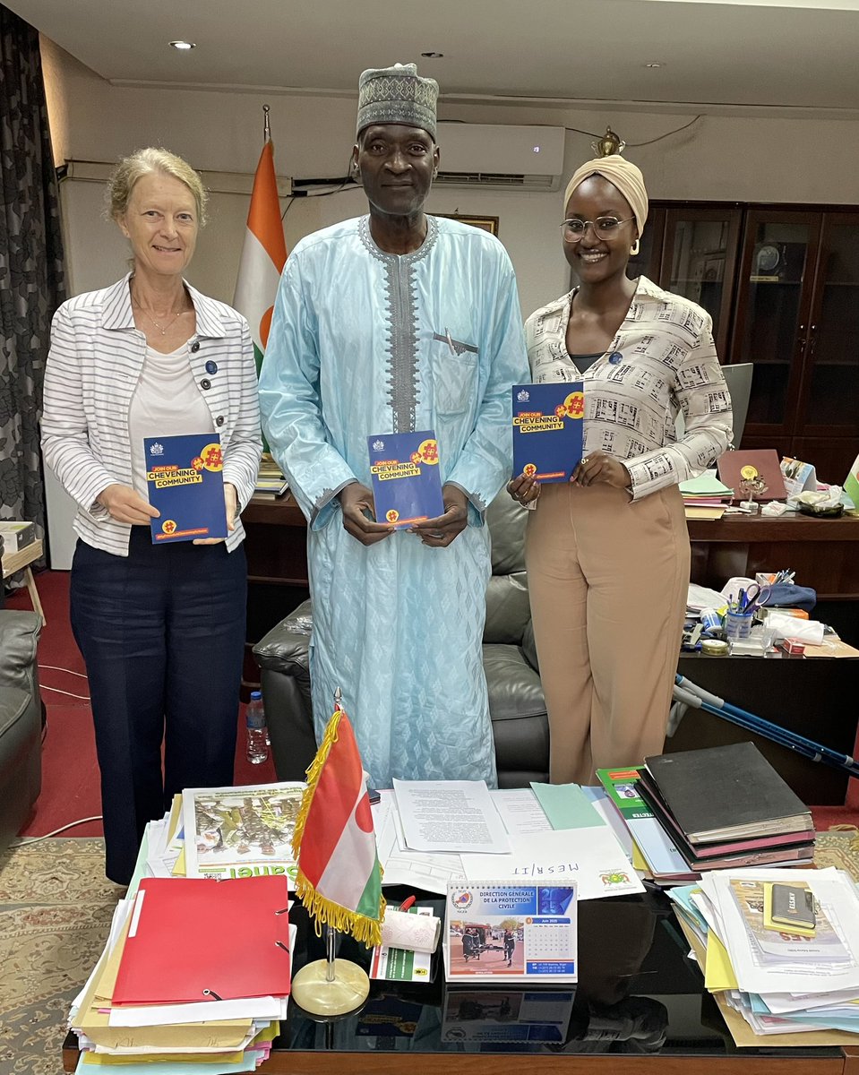 🎓Pour lancer officiellement les candidatures #Chevening 2026-27, l’Ambassadrice 🇬🇧 et la Responsable Chevening ont eu le plaisir de rencontrer le Ministre de l’Enseignement Supérieur, Pr Mamadou Saidou.

🔗 Postulez dès maintenant 👇 Chevening.org/apply
⏳7 octobre 2025