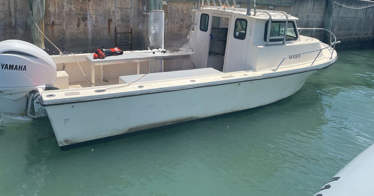 HSI Miami (@hsi_miami) on Twitter photo HSI Ft. Pierce is looking for information about a smuggling event that occurred on July 22nd near the Square Grouper restaurant. Anyone with information or photos/video of this boat or people disembarking the boat is asked to contact HSI at overduevessel@ice.dhs.gov. HSI Ft. Pierce is looking for information about a smuggling event that occurred on July 22nd near the Square Grouper restaurant. Anyone with information or photos/video of this boat or people disembarking the boat is asked to contact HSI at overduevessel@ice.dhs.gov.