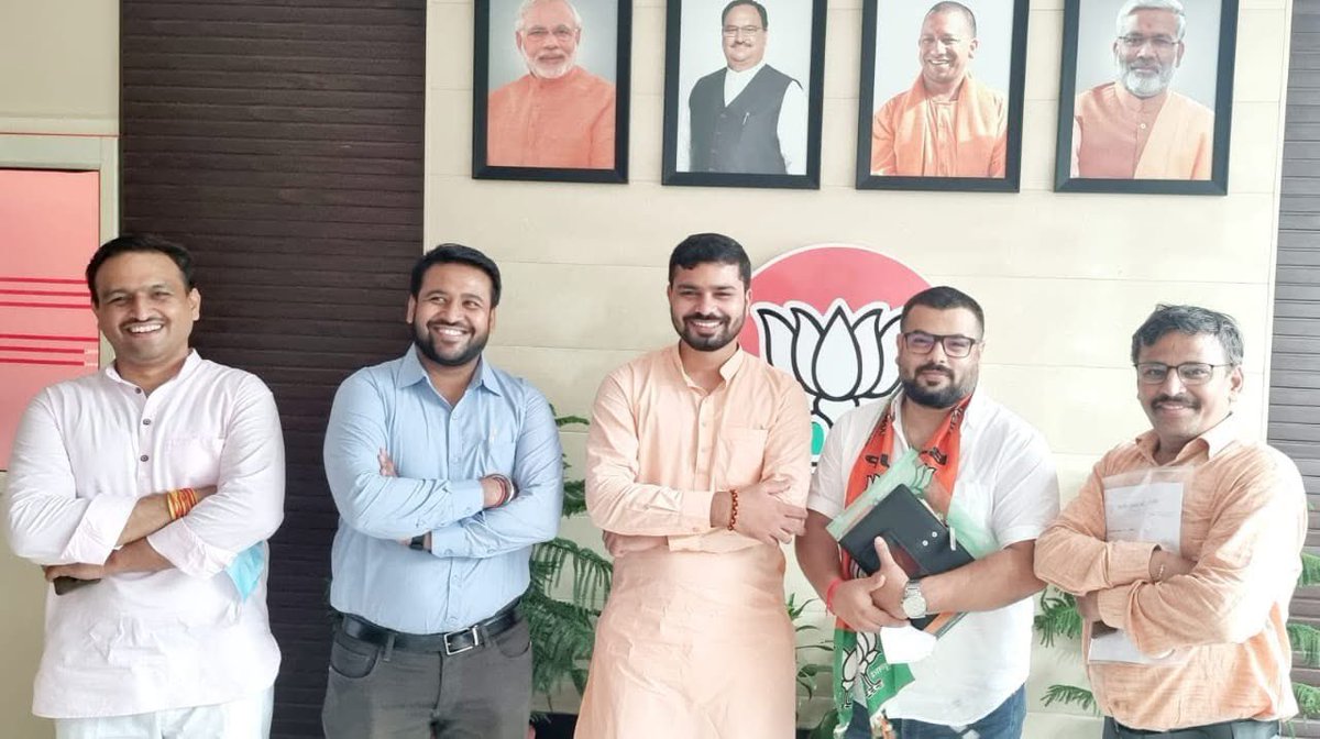 Saurabh Marwadi (@saurabhmarwadi) on Twitter photo हम पाँच,
वैसे तो आप सबको पहचानते होंगे
पर मेरे दाये खड़े भाई श्री <a href="/harshcha/">Harsh Chaturvedi BJP</a> भाई का आज जन्मदिन है
जन्मदिन की बहुत बहुत बधाई भाई आपको
महादेव की कृपादृष्टि सदैव बनी रहे
<a href="/iShashiShekhar/">Shashi Kumar</a> हम पाँच,
वैसे तो आप सबको पहचानते होंगे
पर मेरे दाये खड़े भाई श्री <a href="/harshcha/">Harsh Chaturvedi BJP</a> भाई का आज जन्मदिन है
जन्मदिन की बहुत बहुत बधाई भाई आपको
महादेव की कृपादृष्टि सदैव बनी रहे
<a href="/iShashiShekhar/">Shashi Kumar</a>