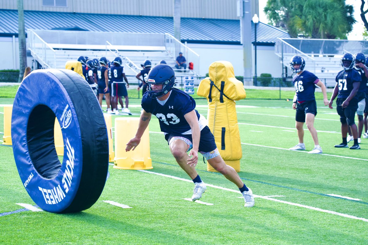 STU_Football's tweet image. Back in the3️⃣0️⃣5️⃣

#STUFootball // #RaiseTheStandard