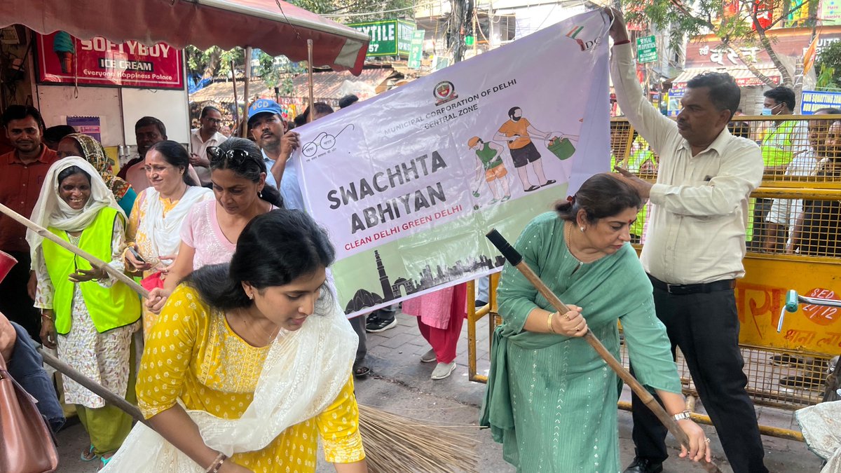 Swachh Survekshan MCD (@sbm_mcd) on Twitter photo As part of #DelhiKoKoodeSeAzaadi , a cleanliness and Plantation drive was conducted in Central Market to promote a cleaner, greener Delhi. Citizens & officials came together to spread awareness on hygiene & sustainability.
<a href="/LtGovDelhi/">LG Delhi</a>
<a href="/RajaiqbalSingh3/">Raja Iqbal Singh</a>
<a href="/AshwaniKumar_92/">Ashwani Kumar</a> As part of #DelhiKoKoodeSeAzaadi , a cleanliness and Plantation drive was conducted in Central Market to promote a cleaner, greener Delhi. Citizens & officials came together to spread awareness on hygiene & sustainability.
<a href="/LtGovDelhi/">LG Delhi</a>
<a href="/RajaiqbalSingh3/">Raja Iqbal Singh</a>
<a href="/AshwaniKumar_92/">Ashwani Kumar</a>