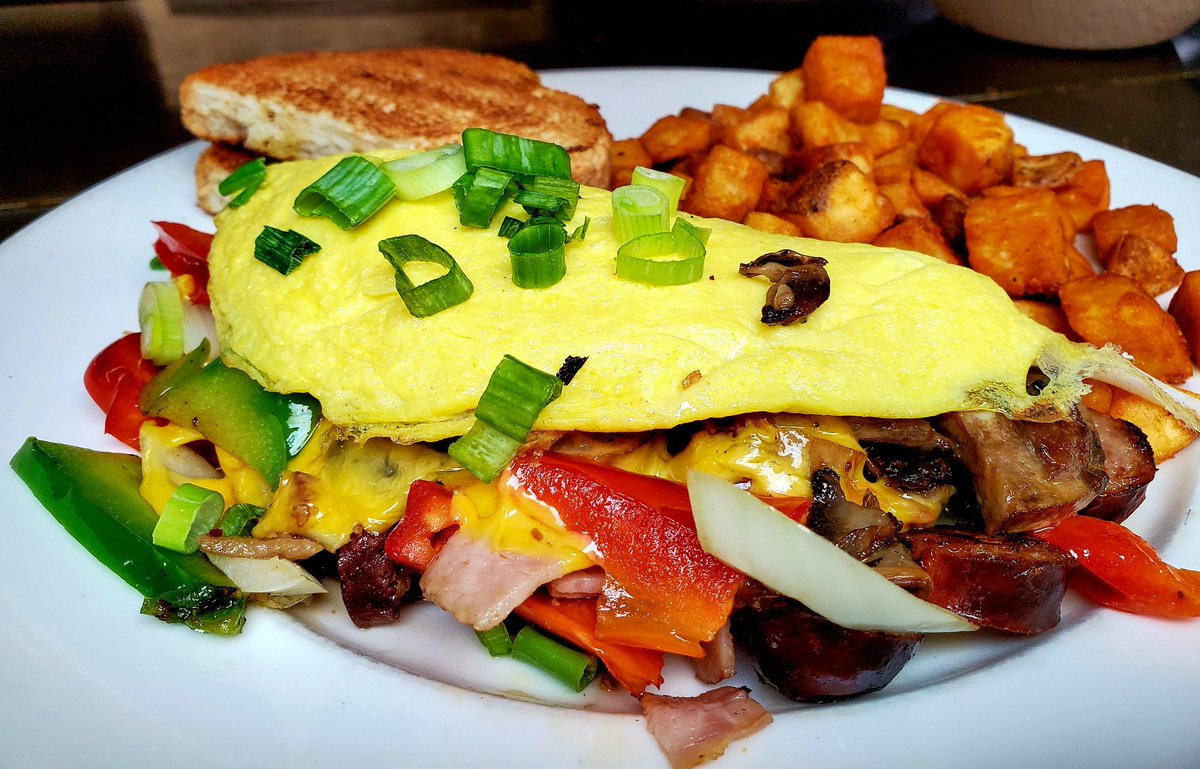 Rise and shine! 🌞 Kick start your Sundays with us at Rivals Brew Pub for our Weekend Breakfast from 8:00 AM to 12:00 PM. The best part of the weekend is here! 🍳🍴#RivalsBrewPub #WeekendBreakfast #SundayFunday