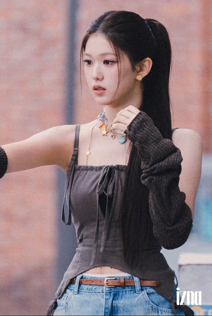 cutieyoonjiyoon's tweet image. What really happened to Yoon Jiyoon from Izna? Wakeone tried to erase her tracks when she was only on HIATUS DUE TO HEALTH ISSUES?
#YOONJIYOON #윤지윤 #izna #이즈나