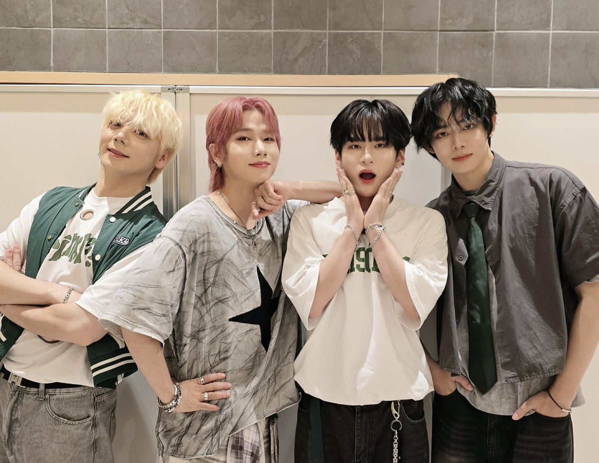 XenexJP's tweet photo. #XENEX 本日も会いにきてくださった皆様ありがとうございました💚トークタイムでも話ましたが、次のシーズンはいつになるかわからないので、今シーズンをもっと大切に、楽しく過ごしましょう！！明日もお待ちしております

▶️明日7日(木) 2時8時 @JstageO 
🎫当時券あり
🧡初回無料🆓チェキ割引券贈呈 https://t.co/VLRJASWfEK