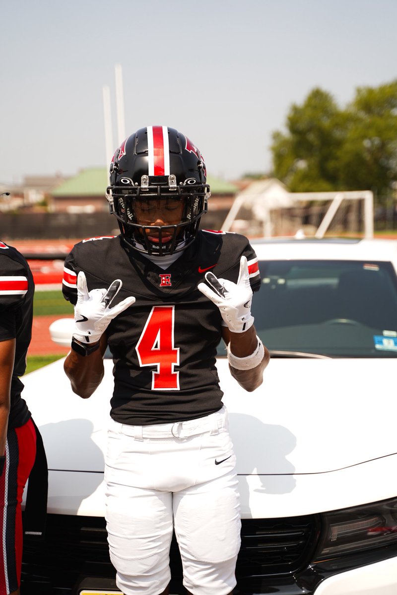 Shout out to the #CityofLegends ELIZABETH STAND UP! <a href="/EHSMinutemenFB/">Elizabeth Foootball</a>