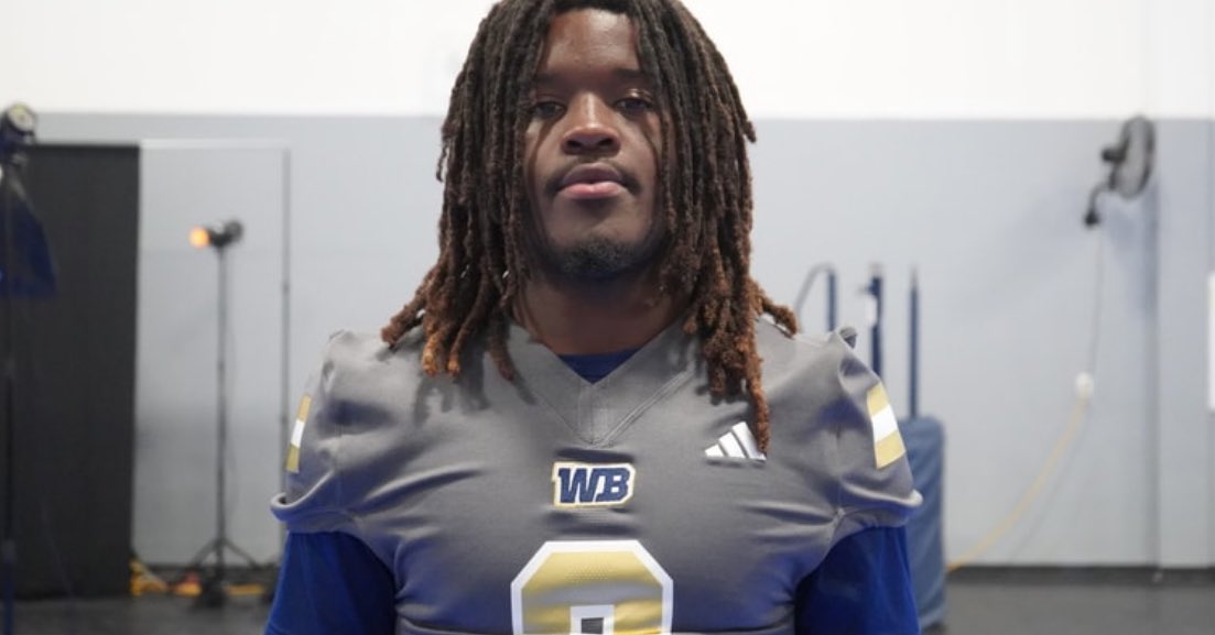 Miami 2026 RB commit <a href="/mallory_javian3/">Javian Mallory™️</a> is remaining loyal to the Hurricanes.

“It’s really a family.”

More from <a href="/Rivals/">Rivals</a> here
on3.com/rivals/news/mi…