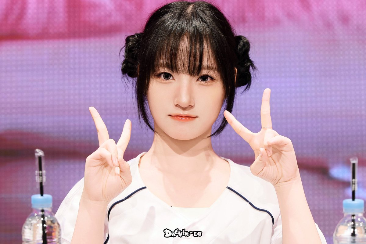 Raaaaahhh!!! My fanart, now in real life! 🤯🤯🤯

Yunha as Zoey from KDH

<a href="/UNIS_offcl/">UNIS</a>
#UNIS #유니스
#YUNHA #방윤하
#ArtworksForUnis
#UnisMuseo
#UNIS_EAAT
#kpop #fanart