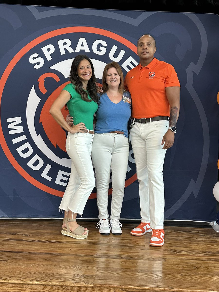 First day on campus with the whole <a href="/SpragueCubs/">SpragueCUBS</a> staff. It’s going to be a great year with my amazing AP partners