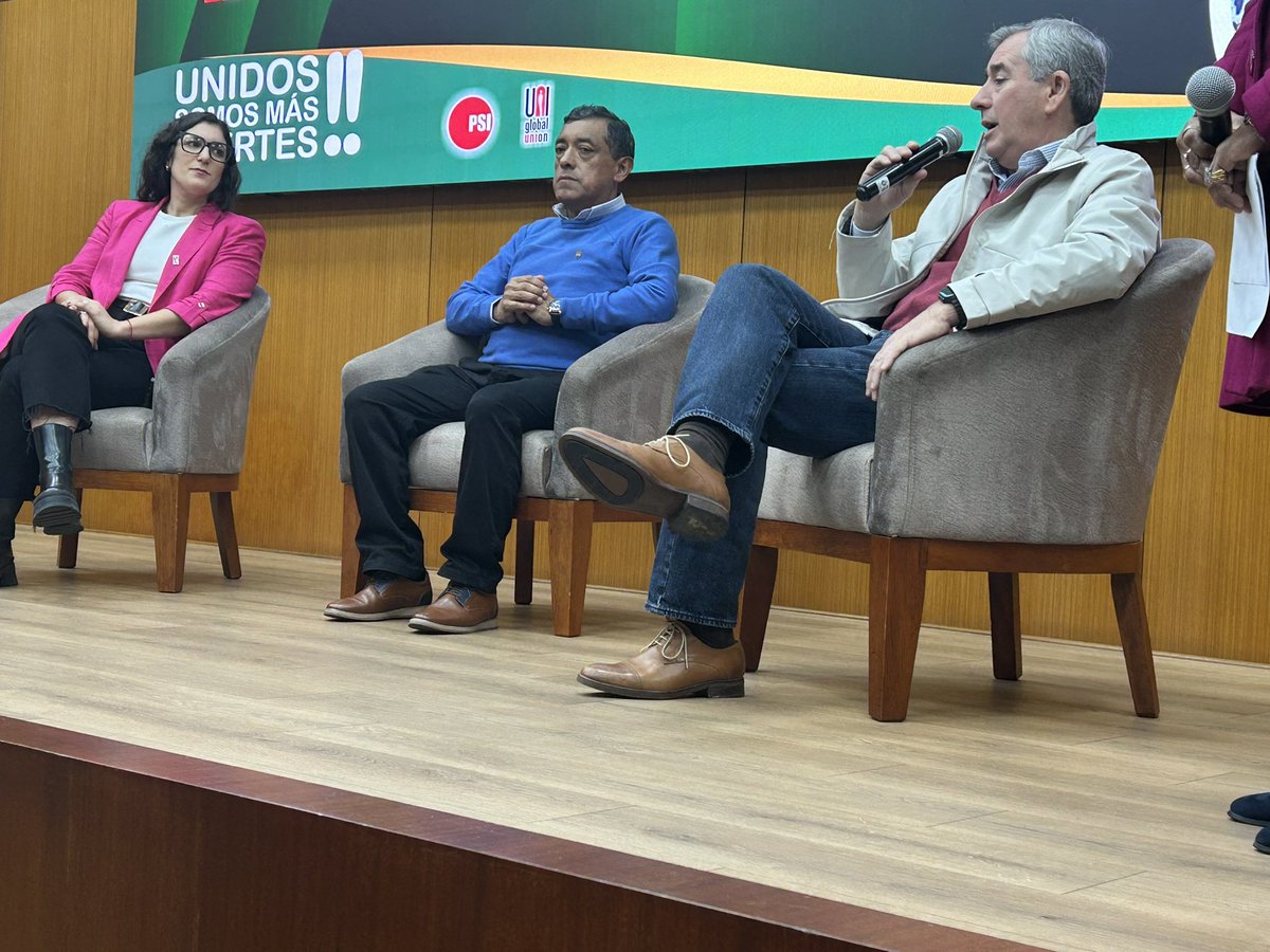 arosenzvaig's tweet photo. @vascozubieta, @Willy_PonceC, @LucaLindner9 @uniamericas abriendo la sesión del seminario sobre Fortalecimiento y Sostenibilidad del Movimiento sindical. @FedCut cumple 80 años y los celebra en el magnífico edificio inaugurado por la actual gestión de la Federación https://t.co/3NZGrNIcTq