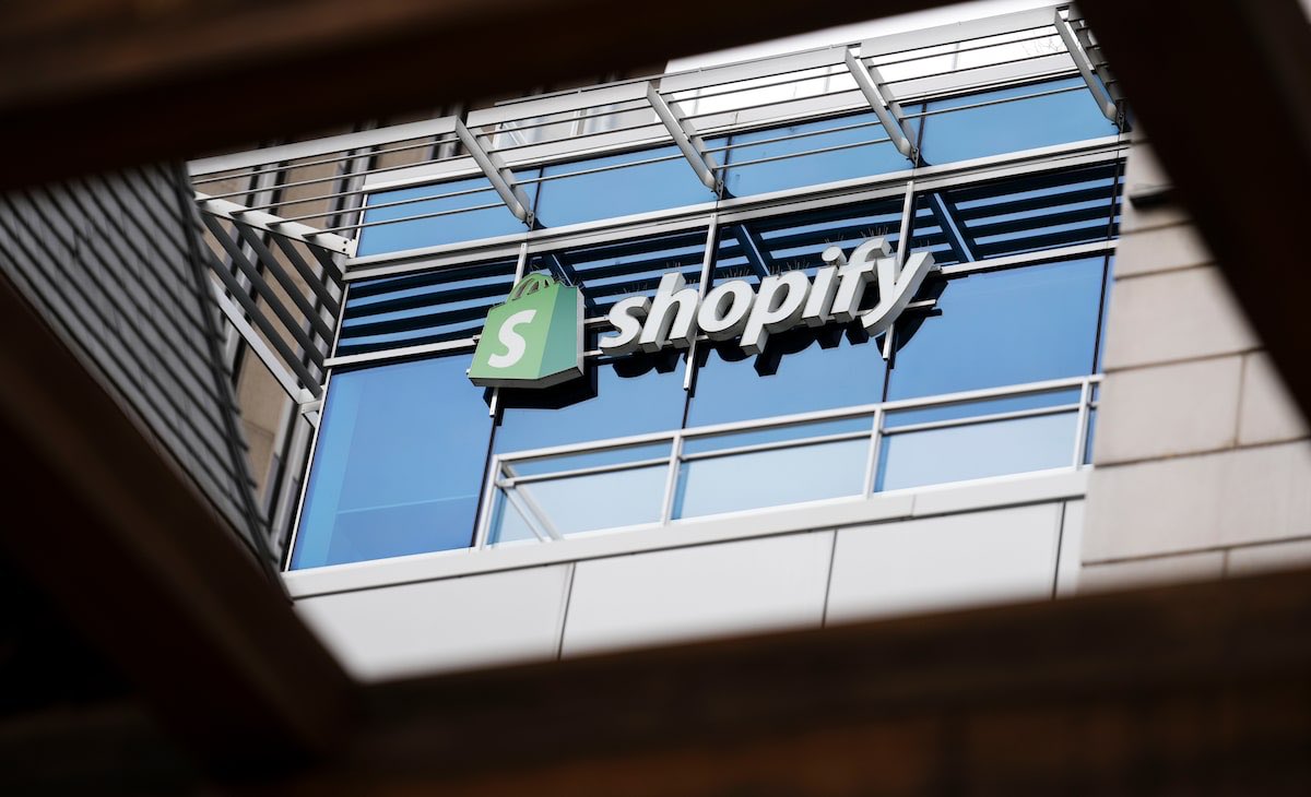 Shopify beats estimates with double-digit profit, revenue growth in second quarter theglobeandmail.com/business/artic…