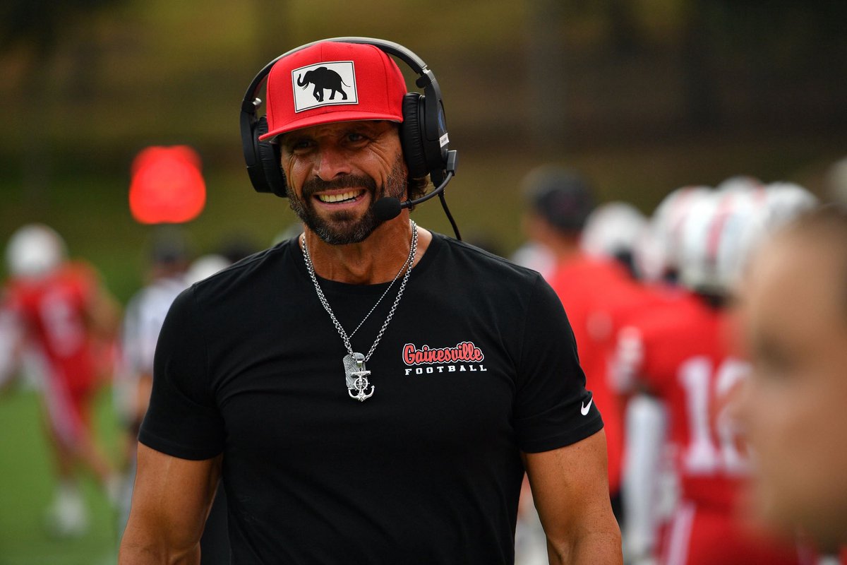 ICYMI: 🔴🐘🏈 tuned for 2025 by tuning out McEachern Friday. All the deets and pics are👇.  Also check out 🔴🐘🏈 ‘s team page for complete roster and schedule information #GoBigRed

STORY: goredelephants.com/news/103198

PHOTOS: goredelephants.com/TeamPhotos/tea…

TEAM: goredelephants.com/sport/football…