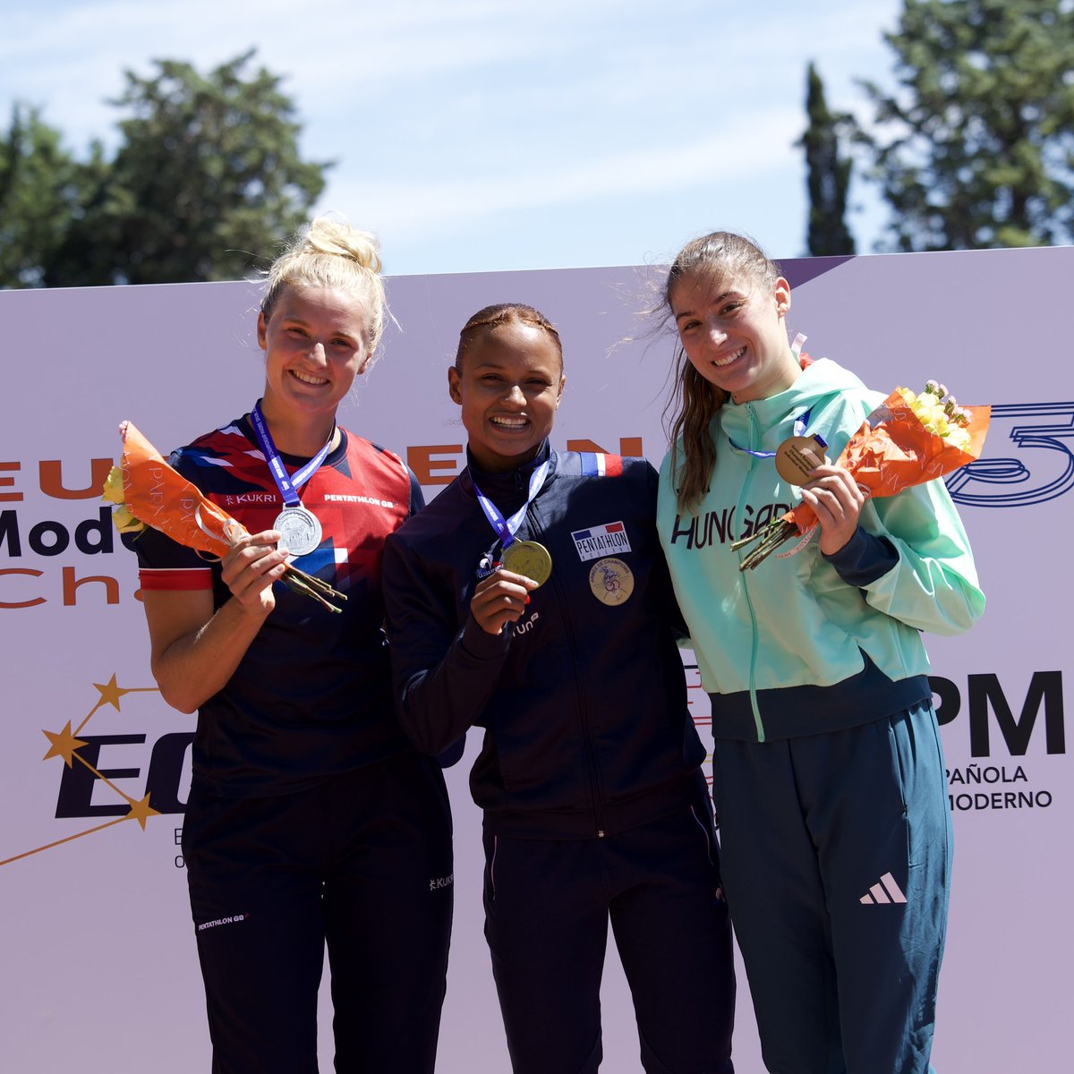 [#Madrid2025]
L’Equipe de France de <a href="/FFPentathlon/">Fédération Française de Pentathlon Moderne</a> a brillé lors des championnats d’Europe à Madrid avec, en individuel, le sacre de <a href="/RebeccaCastaudi/">Rebecca.csd</a> et le bronze pour Jean-Baptiste Mourcia. 🥇🥉
🏆Sans oublier les 3 médailles dans les épreuves par équipes et mixte. 
Bravo aux