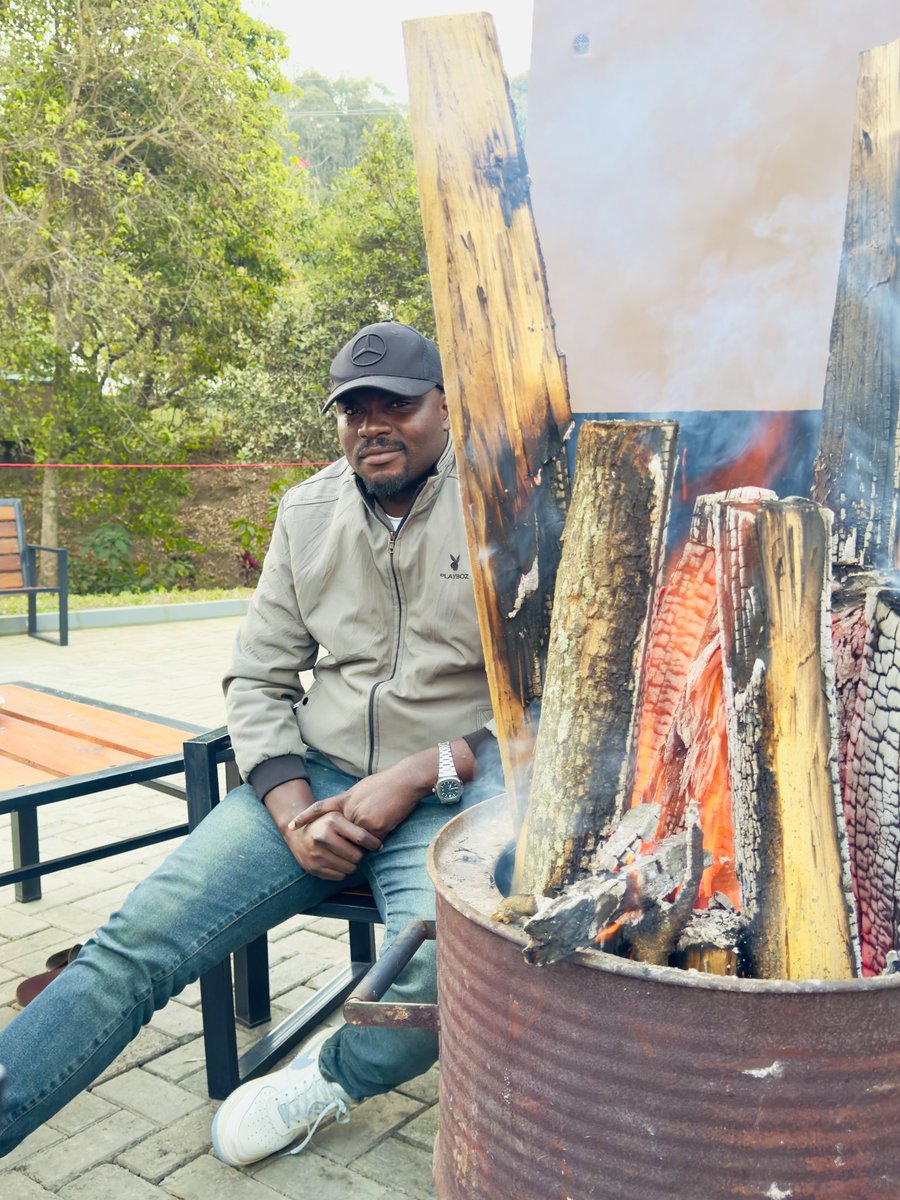 Kama ulifuata misingi, itikadi na falsafa za kuanzishwa CHADEMA; huwezi kusumbuliwa na upepo. Utakuwa na FURAHA wakati wote, ukiendelea kutimiza WAJIBU wa mwanachama. CHADEMA ni UHURU na MABADILIKO ya KWELI. Tupo pazuri sana. CHAMA kipo katika mikono salama. #NoReformsNoElection
