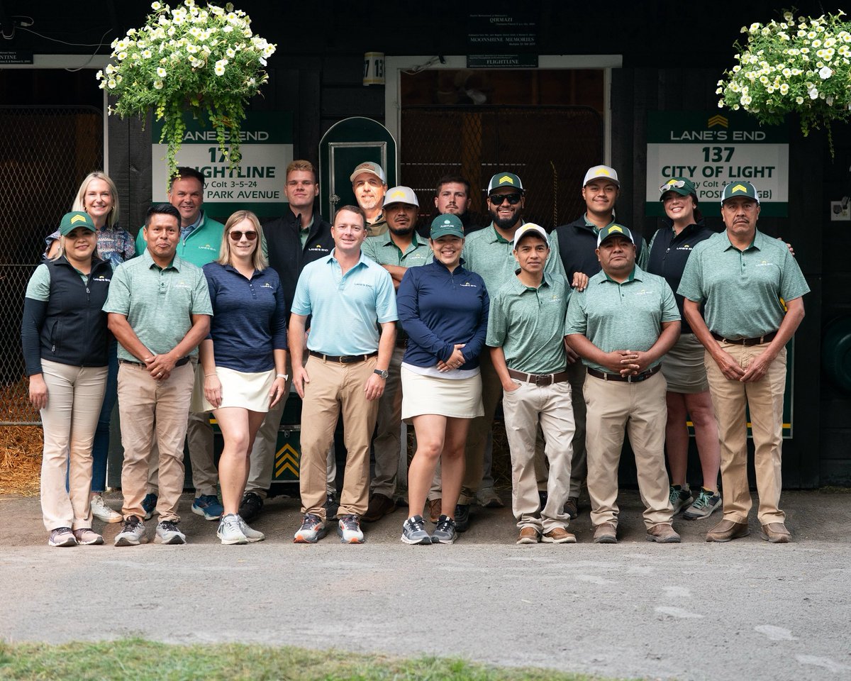 LanesEndFarms's tweet photo. Our awesome sales team @FasigTiptonCo . 💯percent clearance with a gross of 8.4M for 10 yearlings. A big TY to our wonderful clients and above all the horses who showed like pros and who we hope turn into super ⭐️’s for their new owners #lesales #lefarm #saratoga https://t.co/VkvXV320JA