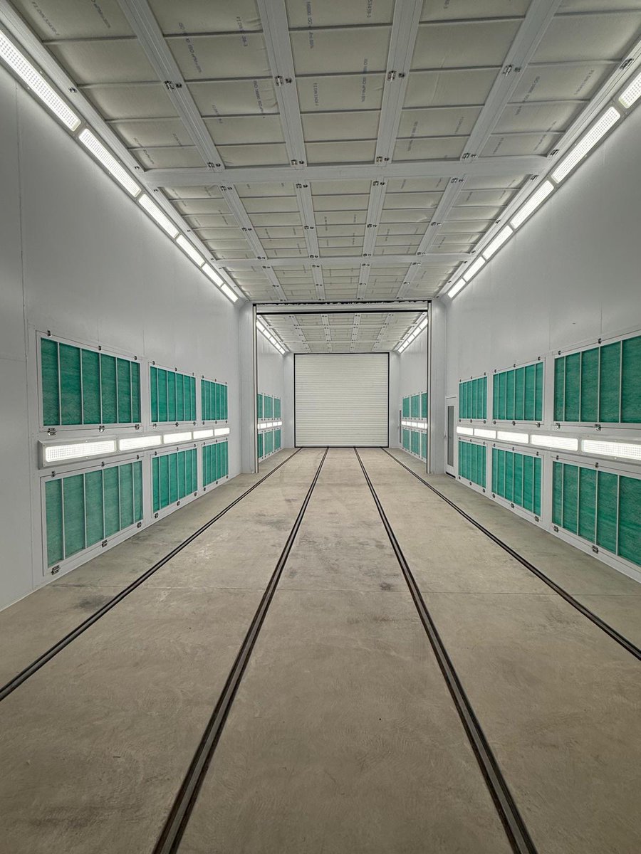 ToddEngineering's tweet image. 🚛 Another installation complete – this time in Northern Ireland!

A bespoke Titan CV with a custom paint kitchen, integrated office, high/low-level lighting &amp;amp; a dual-tier extraction system designed to the customer&apos;s spec 👌

#ToddEngineering #SprayBooth #TitanCV #InstallComplete