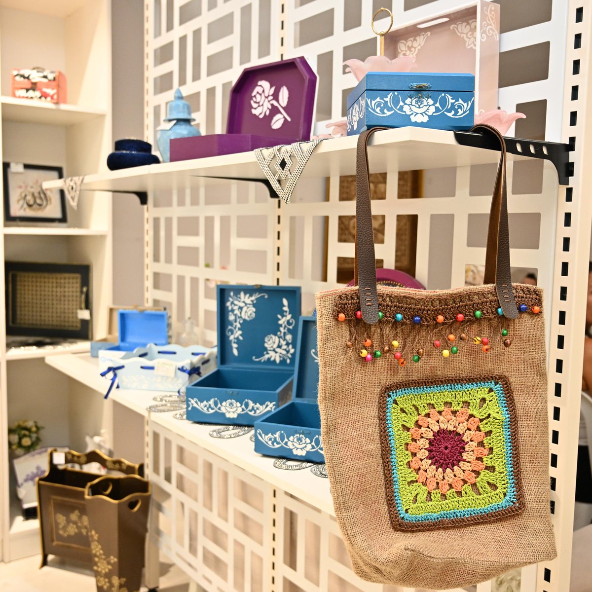 El Sanatları Tanıtım ve Satış Ofisimizde gerçekleştirilen örgü çanta eğitimini ziyaret ederek, kadınlarımızın heyecanına ortak olduk.

Emeğiyle dünyayı güzelleştiren, üreten Gaziosmanpaşalı kadınlarımızın daima yanındayız. 💐