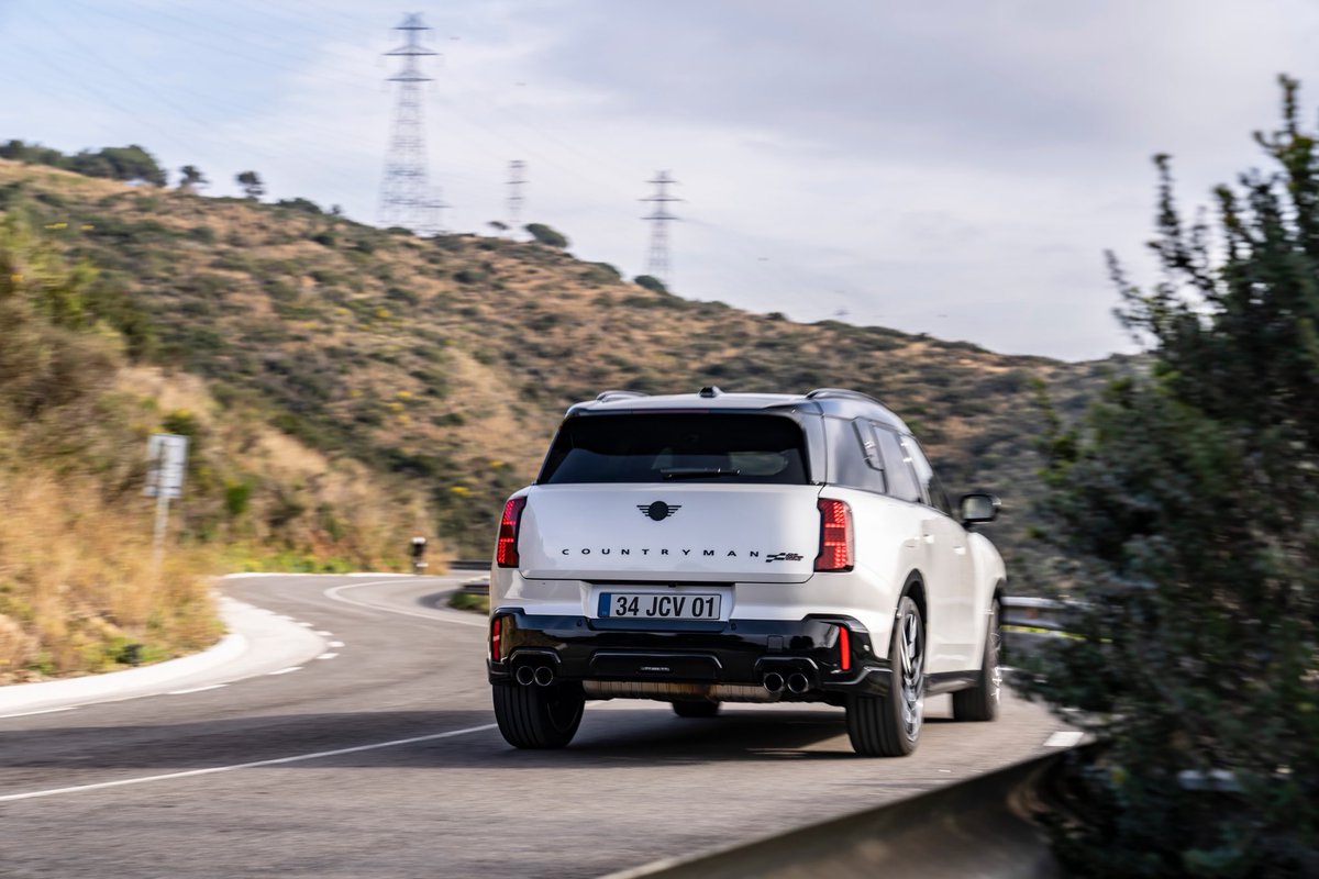 Bize göre MINI John Cooper Works Countryman ALL4’un en iyi açısı mı? Tüm açıları! 

#MINI #JohnCooperWorks #JCW #BIGLOVE #MINICountryman