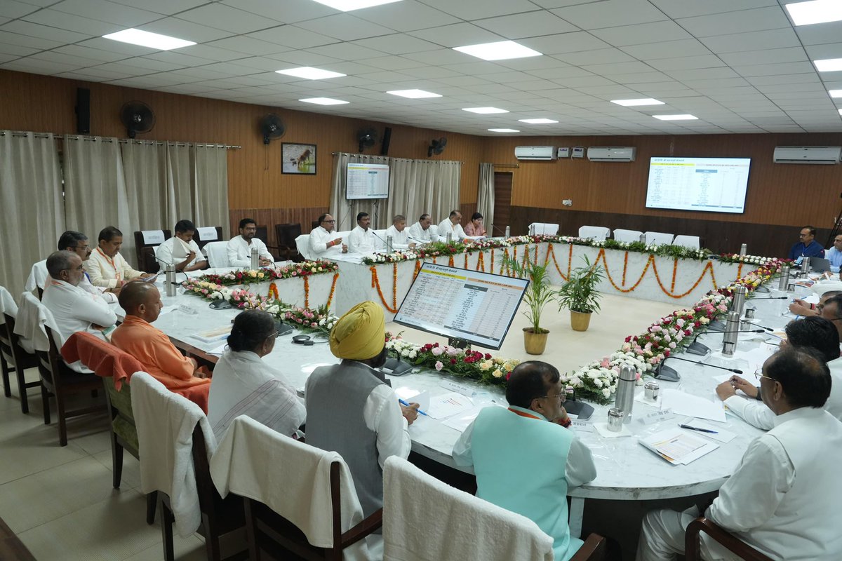 rajbalabjpmla's tweet image. आज जनपद मुरादाबाद स्थित सर्किट हाउस सभागार में उत्तर प्रदेश के यशस्वी मुख्यमंत्री, माननीय श्री @MYogiAdityanath जी ने मुरादाबाद मण्डल के जनप्रतिनिधियों एवं प्रशासनिक अधिकारियों के साथ विकास कार्यों की प्रगति की मंडलीय बैठक में सहभागिता की ।

#mlarajbalasingh #MYogiAdityanath