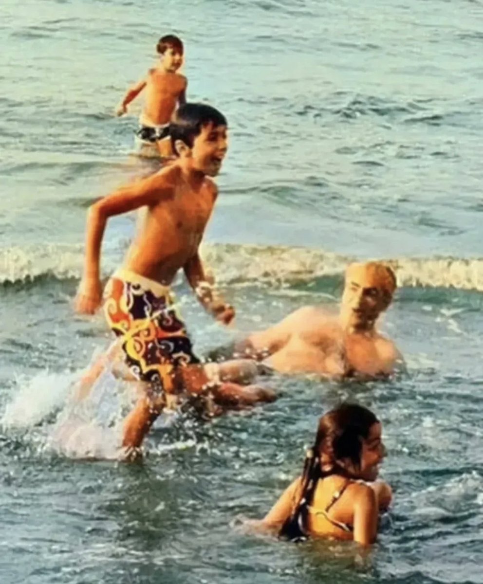 شاهنشاه تمام تفریحاتش روباهمسروبچه هاش میگذرونده نمونه یه مردواقعی