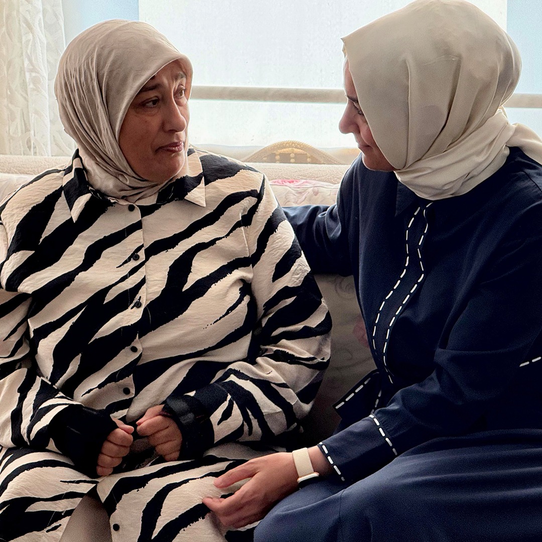 Siyasetçi mühendis doktor Fatma Betül Sayan Kaya, Aile Bakanlığı döneminde kadın ve çocuklara doğrudan dokundu, şiddetle mücadeleyi lafta değil, sahada yürüttü.

Tebrik ediyoruz <a href="/drbetulsayan/">Dr.Betül Sayan Kaya 🇹🇷</a> 👏
