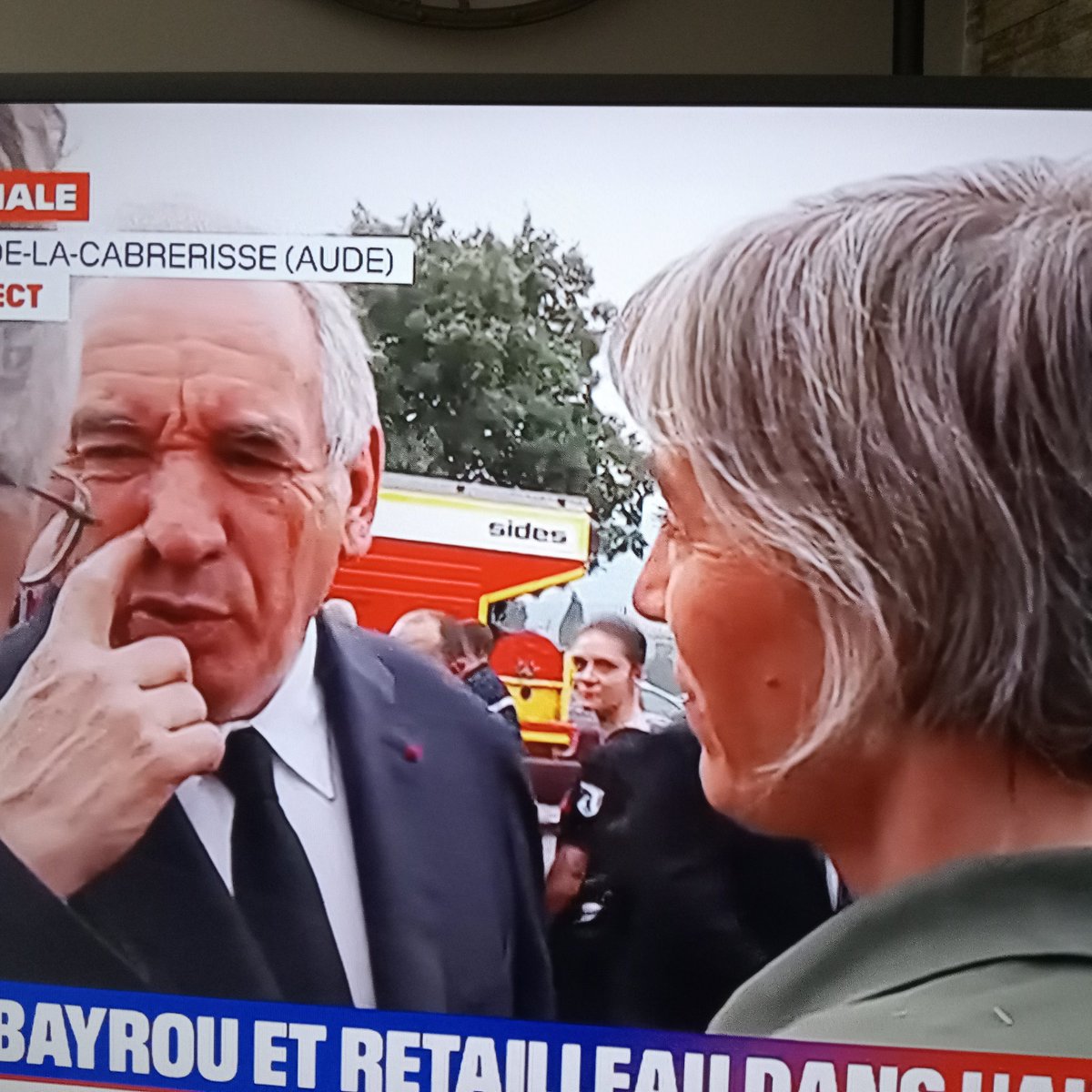 Gil_Lou_007's tweet image. Manquait plus que Blanche neige pour l'accompagner 🤗😁
#Simplet les doigts dans le pif pour décrocher un gadget 🤗😁