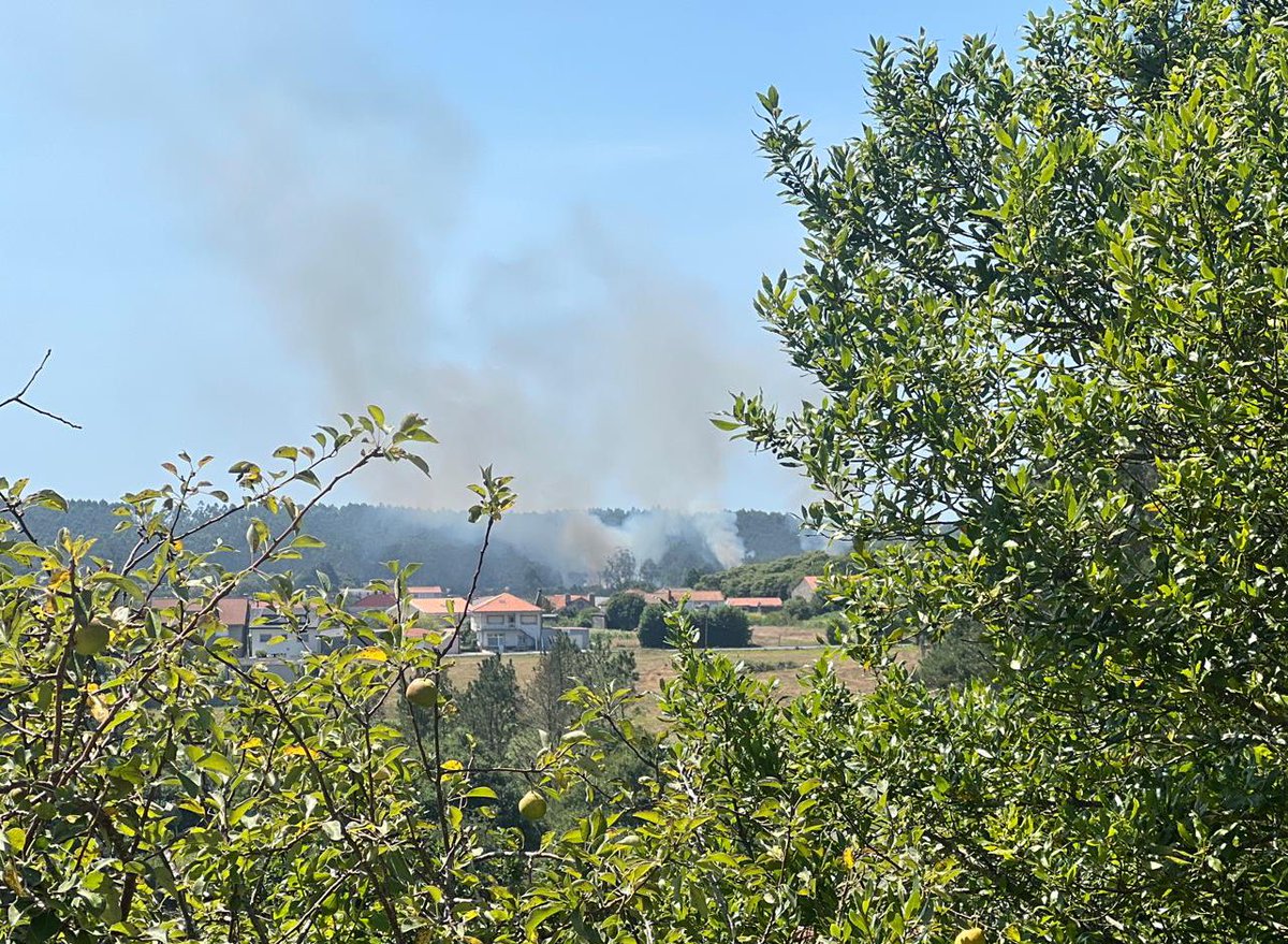 DUMBRÍA | Lume forestal no Concello dumbriés. O foco sitúase entre o lugar de Bustelo e o centro de Dumbria.