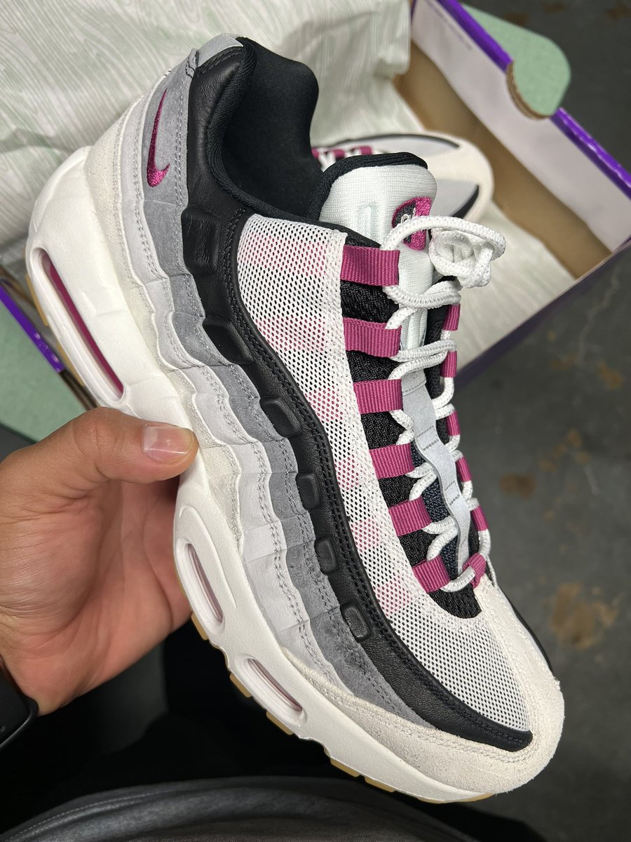 LeoMZ (@leo_mz_) on Twitter photo Sz13 $250 shipped. Will ship out after getting here Sz13 $250 shipped. Will ship out after getting here