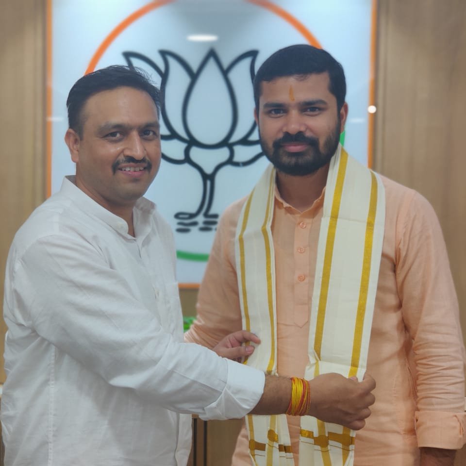 Ankit Singh Chandel (@ankitchandelbjp) on Twitter photo भाजपा सोशल मीडिया विभाग के प्रदेश सह संयोजक एवं ब्रज क्षेत्र के प्रभारी, भाई श्री <a href="/harshcha/">Harsh Chaturvedi BJP</a> जी, आपको जन्मदिवस की हार्दिक बधाई एवं शुभकामनाएं 💐
प्रभु श्रीराम से प्रार्थना है आपको उत्तर स्वास्थ्य एवं दीर्घायु जीवन प्रदान करें भाजपा सोशल मीडिया विभाग के प्रदेश सह संयोजक एवं ब्रज क्षेत्र के प्रभारी, भाई श्री <a href="/harshcha/">Harsh Chaturvedi BJP</a> जी, आपको जन्मदिवस की हार्दिक बधाई एवं शुभकामनाएं 💐
प्रभु श्रीराम से प्रार्थना है आपको उत्तर स्वास्थ्य एवं दीर्घायु जीवन प्रदान करें