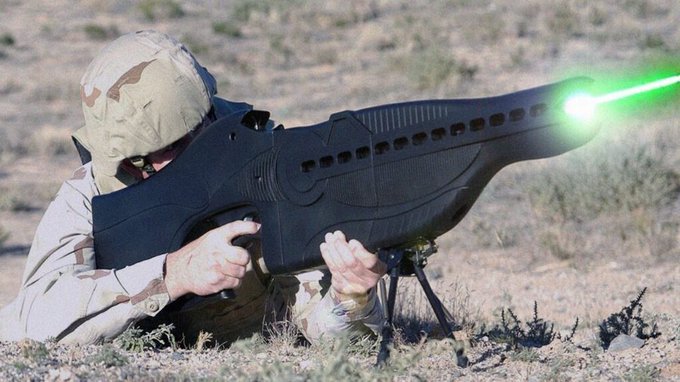 Les États-Unis investissent 728 milliards de dollars dans la recherche technologique militaire.  

Ces armes sont terrifiantes et dépassent l’entendement.  

Voici 11 technologies militaires américaines SECRÈTES que vous devriez connaître :  

1. Le laser PHASR