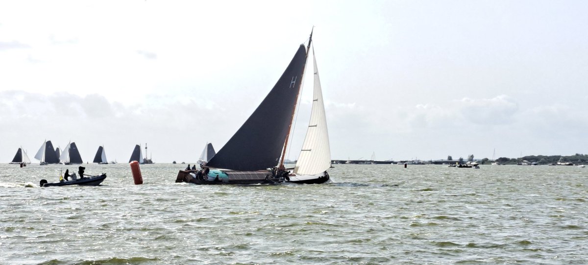 Sieg! <a href="/GvMHeerenveen/">Skûtsje Gerben van Manen</a> #skûtsjesilen #Lemmer <a href="/SKSskutsjesilen/">SKS skûtsjesilen</a>