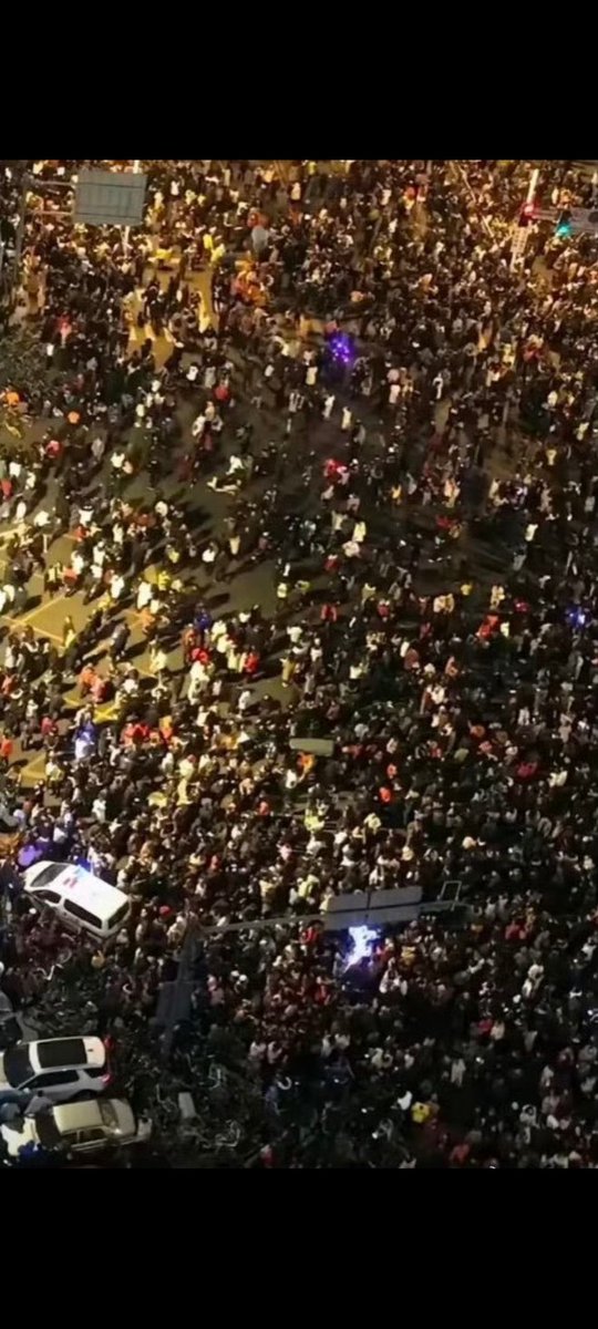 中国四川江油霸凌事件。
有谁知道，那群孩子为什么要霸凌那个弱家女子？
凡事都得有原因吧。
比如，长的丑、性格另类招人讨厌、亦或她不愿意做什么……
从视频上看，这个女孩应该不丑。
搞清这个原因，说不定有新的发现。