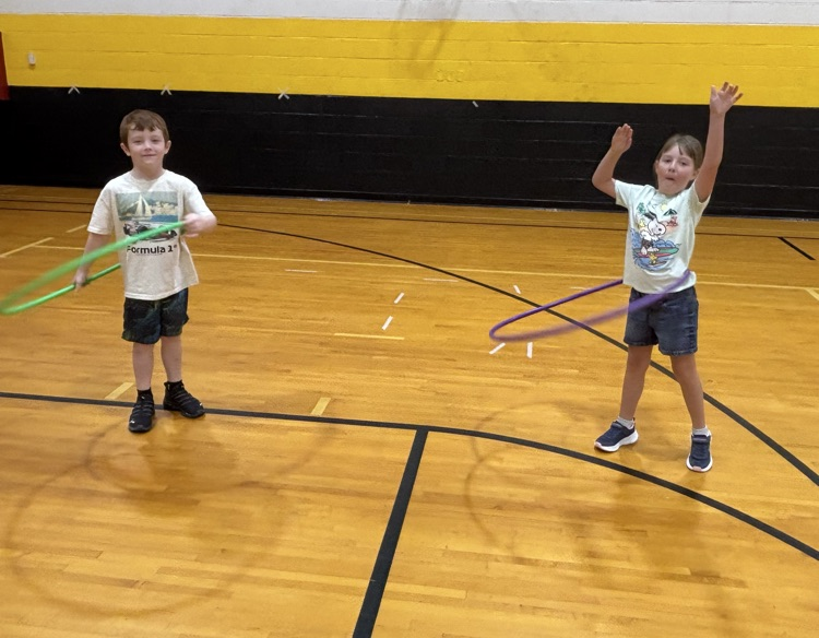 MES students are having fun on the first day back as they practice rules and procedures. 🖤💛