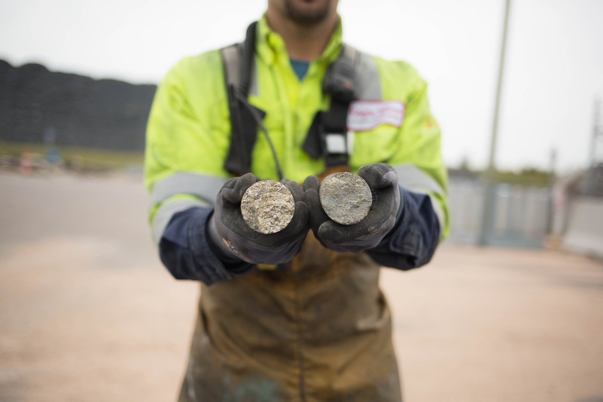 michigantech's tweet image. @MTU_Engineering’s Lei Pan is rethinking how we extract critical materials using novel tech to secure supply chains and sink carbon emissions back into the earth. 🪨

Read on: mtu.news/farQ50W08Zv
#MiningInnovation