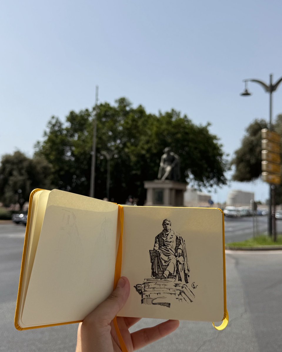recio_estefania's tweet image. ✍🏼 MÁLAGA. CUADERNO DE DIBUJO.
“Constantia et labore”.
-
Dibujo de la estatua de Manuel Agustín Heredia, el primer capitalista español y protagonista del episodio 002 del podcast de @memoriasurmlg.
-
#Málaga #MemoriaSur #UrbanSketch