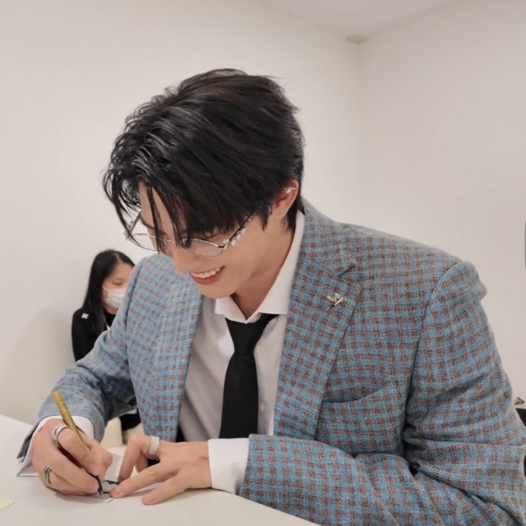 jeno. tweet media
