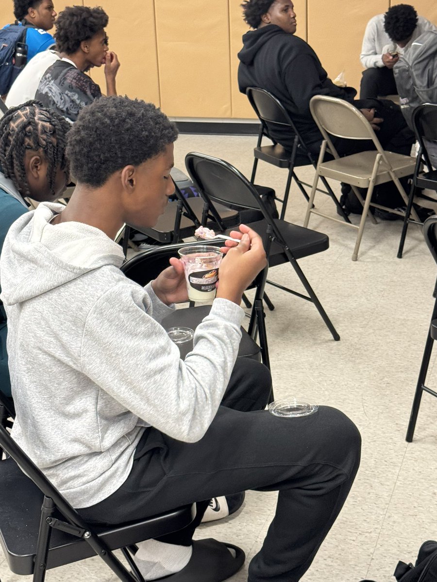Ridge View Football (@ridgeviewf_ball) on Twitter photo Thank you to our amazing cafeteria staff for helping to feed +140 <a href="/RV_FB_Prospects/">πππππ ππππ¬ ππ½ ππ§π€π¨π₯πππ©π¨</a> this morning after our 5:45am practice. Your support and care are greatly appreciated! #TeamWork #FirstDayOfSchool <a href="/DrBrendaMack/">DrMack</a> <a href="/RidgeViewSports/">Ridge View Sports</a> <a href="/RichlandTwo/">Richland School District Two</a> Thank you to our amazing cafeteria staff for helping to feed +140 <a href="/RV_FB_Prospects/">πππππ ππππ¬ ππ½ ππ§π€π¨π₯πππ©π¨</a> this morning after our 5:45am practice. Your support and care are greatly appreciated! #TeamWork #FirstDayOfSchool <a href="/DrBrendaMack/">DrMack</a> <a href="/RidgeViewSports/">Ridge View Sports</a> <a href="/RichlandTwo/">Richland School District Two</a>