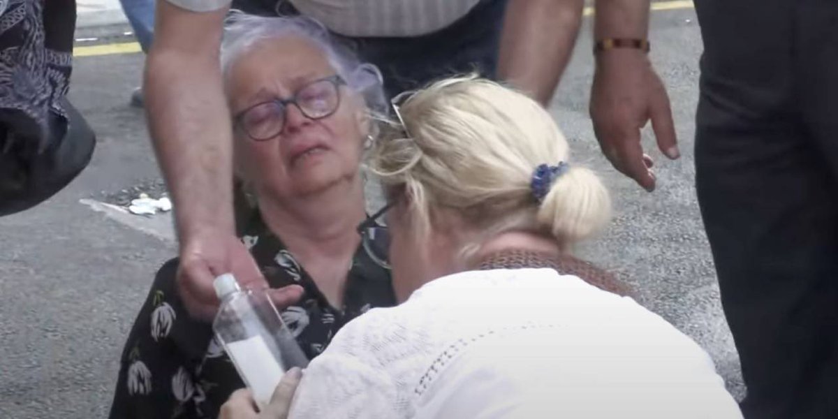 80 yaşındaki bir kadını, bir gün hastane bahçesinde, bir gün cezaevi kapısında, hasta oğlunu bir an görebilmesi için perişan ettiniz. Böylesine ağır bir tablo karşısında bile vicdanı sızlamayan yetkililer, ne olursa insafa gelecek?

Mehmet Murat Çalık’ı derhal serbest bırakın.