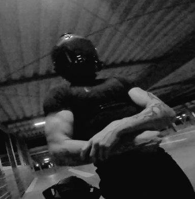 bibiautorka's tweet photo. "Pod kaskiem krył się Lucas. Ten Lucas. Gość, którego filmy oglądałem wieczorami, kiedy miałem ochotę coś upichcić.
HAYrides, legenda motocyklowego świata, influencer, którego przepisy robiłem częściej, niż chciałbym przyznać."
#TheDivide💙⚖️🏍️ https://t.co/au6tKRb2SZ