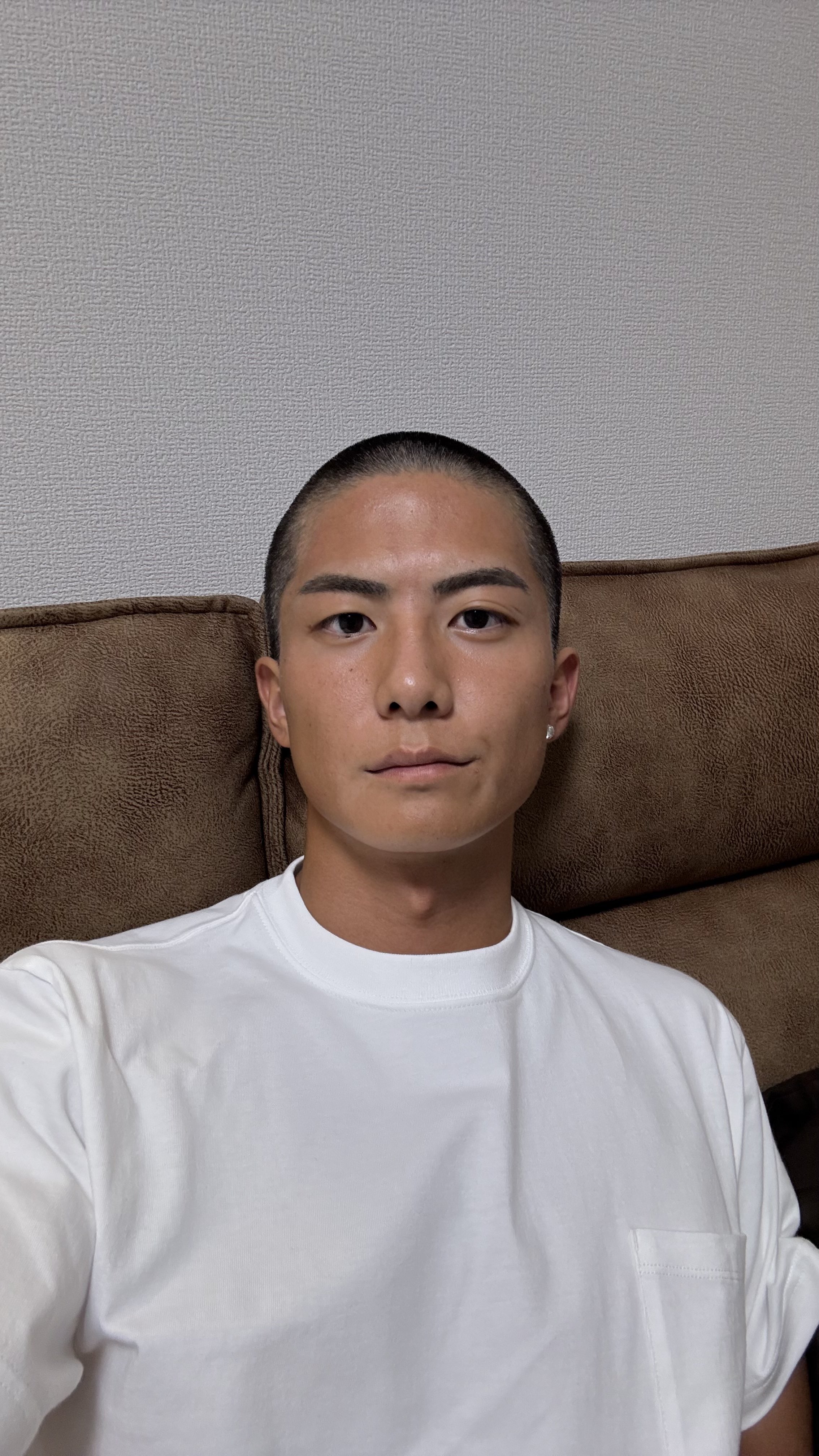 坊主頭さんまとめ 頭の形」のアイデア 25 件 | スキンヘッド, ボウズ, メンズ ヘア
