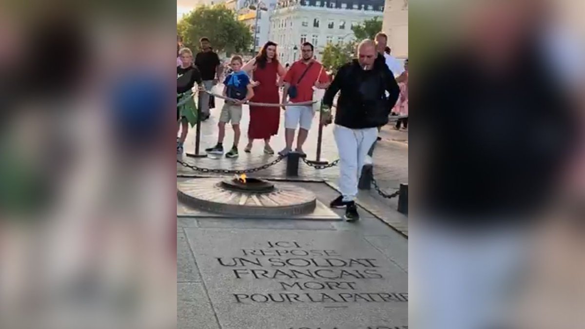 France to revoke Moroccan man’s residency after cigarette lit on Tomb of the Unknown Soldier.
rmx.news/france/france-…