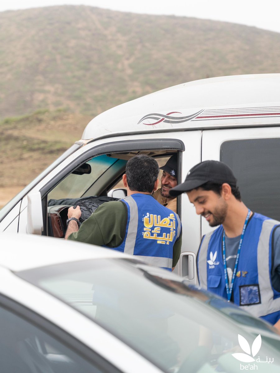 مواصلين الجهود من أجلكم، مؤمنين إن حفاظكم على جمال هذه البيئة مستمر🌴

جانب من مشاركة شبابنا في توزيع معززات السلوك على زورار خريف ظفار 🌿

معكم وبكم تصبح بيئتنا #مستدامة ♻️🌿

#خريف_ظفار_2025