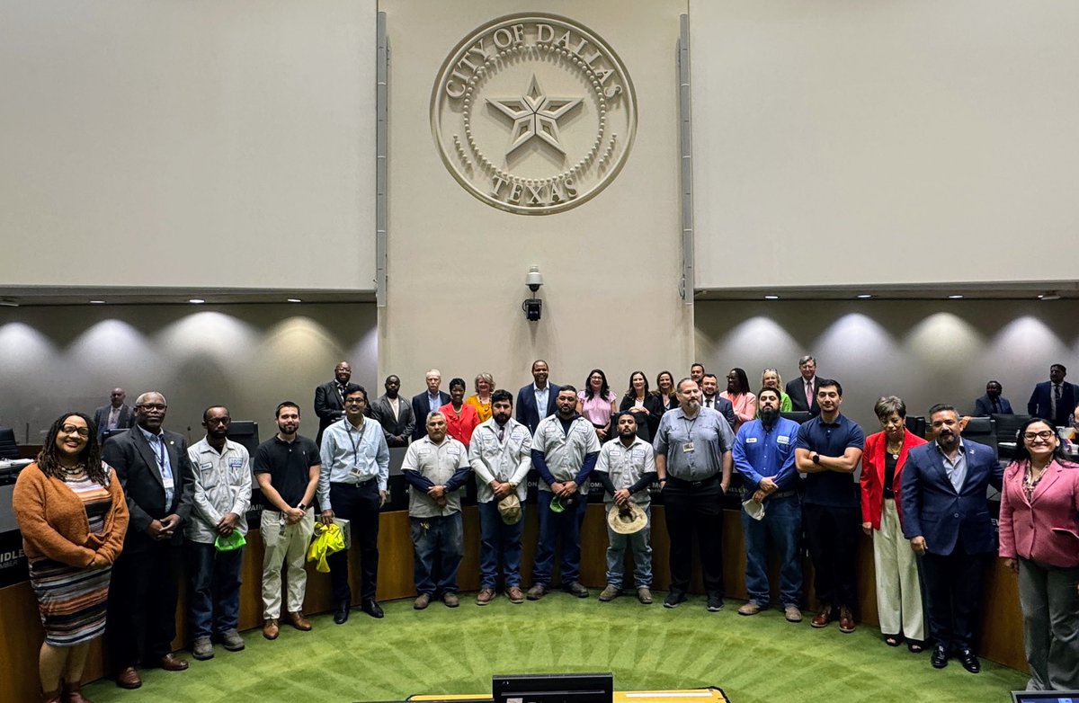 At today’s City Council meeting, I recognized our incredible city staff and @VisitDallas for collaborating to install new audible street crossing signals — just in time for the American Council of the Blind Annual Convention! #Accessibility #Dallas