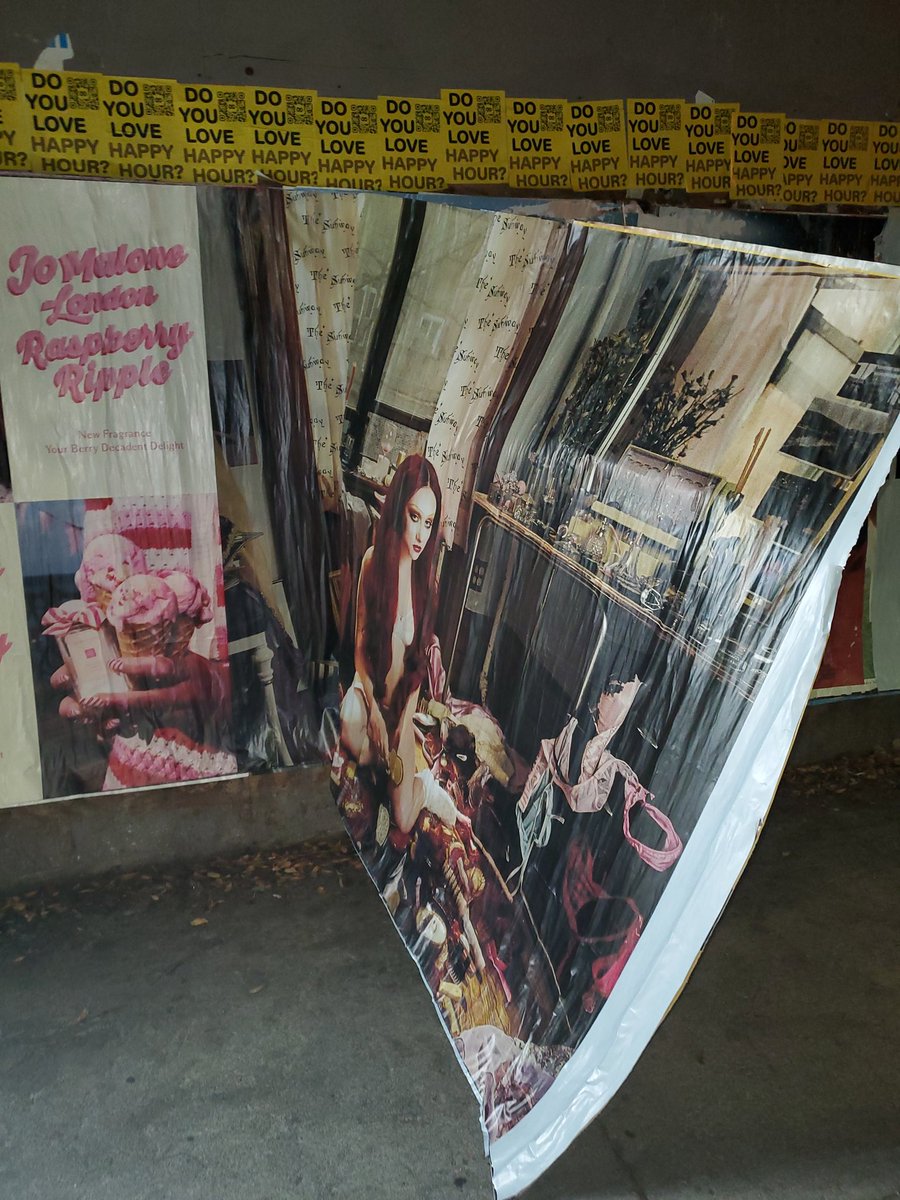 ChicaSkas's tweet image. A story in 4 pictures

#thesubway #chappellroan #wheatpaste