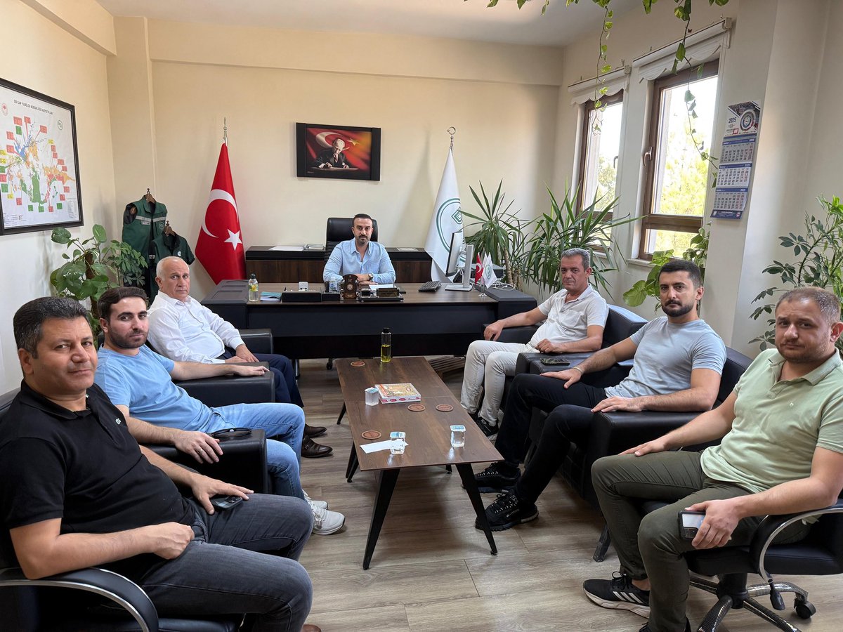 Dsi 152 Şube Müdürlüğümüzü( Viranşehir) ziyaret ettik. Şube Müdürümüz Sayın Abdulkadir Görgün ve üye arkadaşlarımızla bir araya gelerek Toplu sözleşme süreci ve üyelerimizin taleplerini dinledik. İlgileri için kendilerine teşekkür ederim.<a href="/HBTONBUL/">HACI BAYRAM TONBUL 🇹🇷</a> <a href="/yalcnayata/">Mehmet Yalçın Ayata</a>