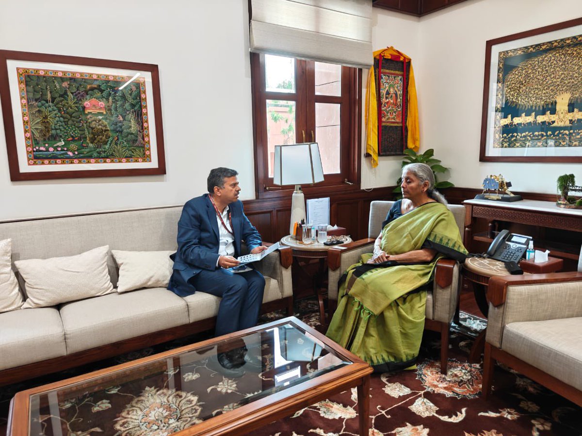 IIFCL's tweet image. Mr. Palash Srivastava, Managing Director, India Infrastructure Finance Company Limited (IIFCL), called on Hon’ble Union Finance Minister Smt. Nirmala Sitharaman today at Parliament House.

He presented IIFCL’s credentials in advancing infrastructure development through…