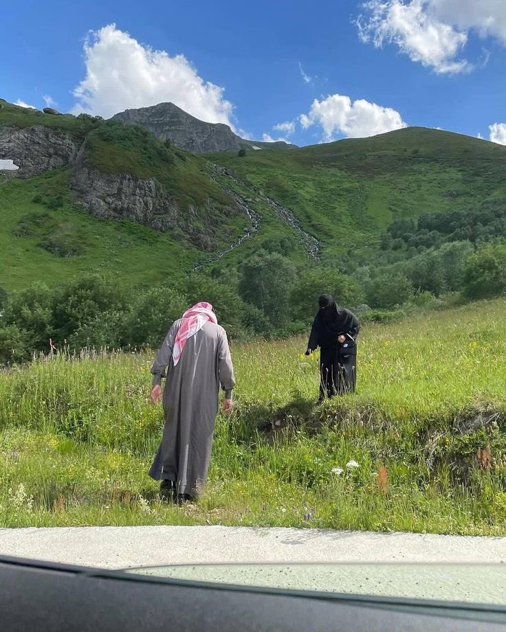 رب اغْفِرْ لِي وَلِوَالِدَيَّ .