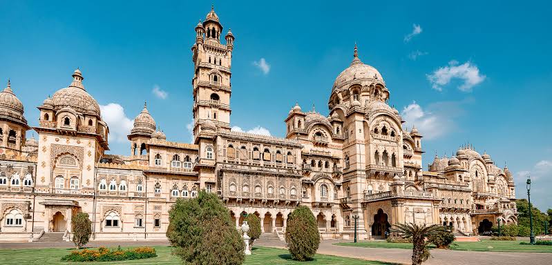 decodeinsights's tweet photo. @LaxmiVilas @RadhikarajeG Why Lakshmi Vilas Palace Still Inspires

Not just grand scale—its architectural finesse, cultural programming, landscape, and continuous family presence make it a living blueprint for heritage, innovation &amp; design legacy.
@LaxmiVilas
#DesignLegacy #CulturalIcon #IndianHeritage https://t.co/Jz6xDi1TjS