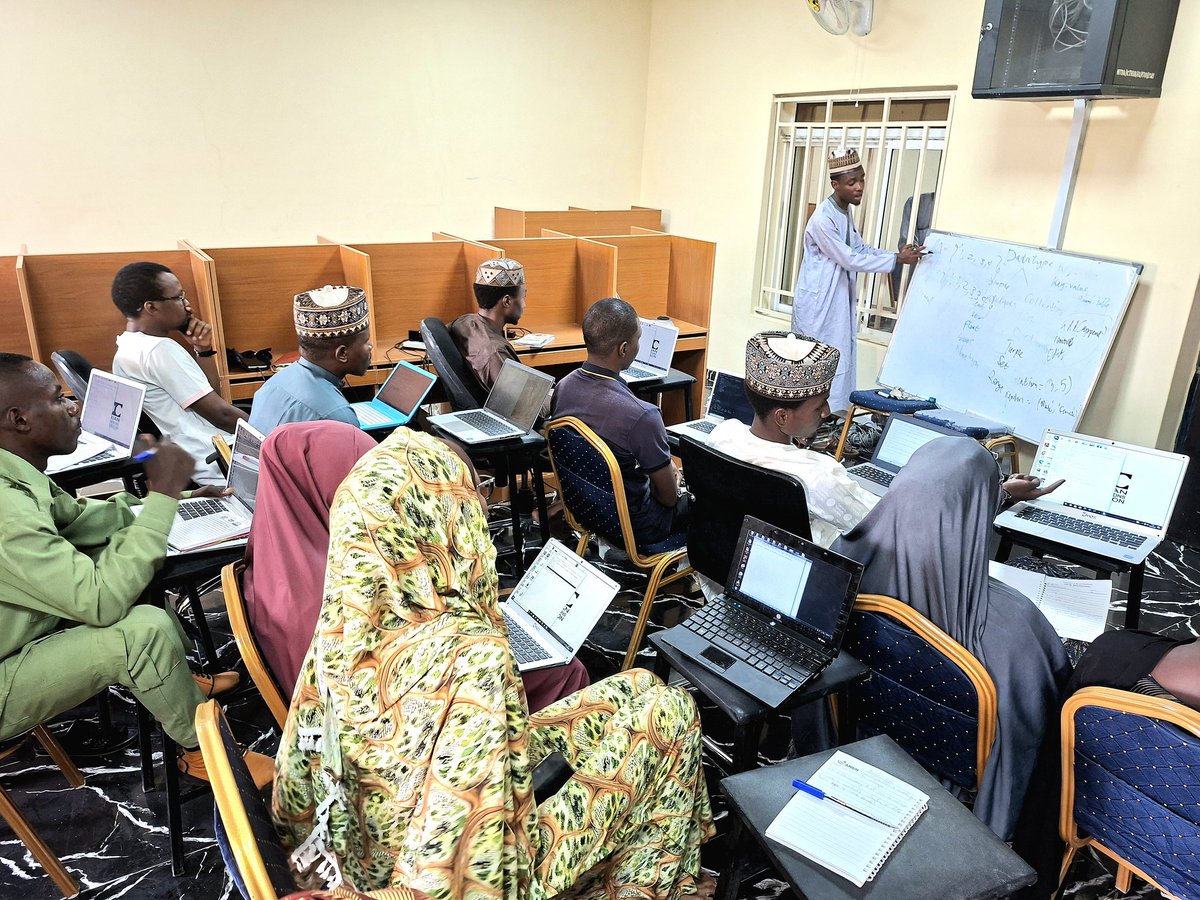 YuseeProgrammer's tweet image. Today's free Python programming training at Python Katsina office 👏🐍
#PythonKatsina
#Python
#Programming